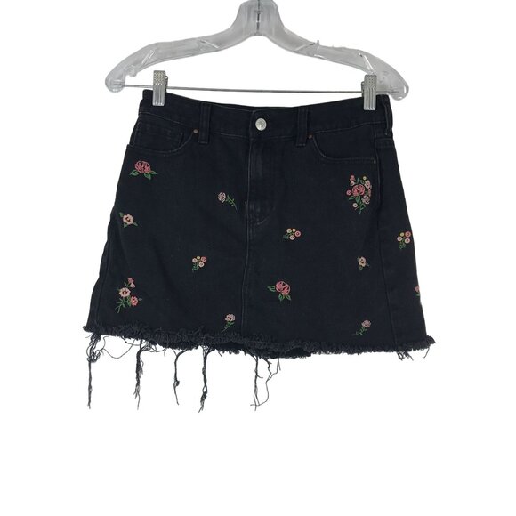 PAC SUN - WOMEN'S 26 - BLACK FLORAL DENIM SKIRT W/ FRAYED HEM - Picture 1 of 5